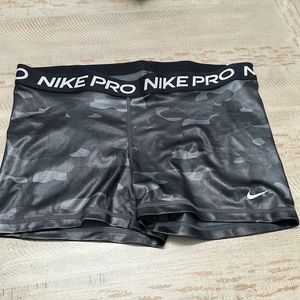 Nike Pros Black Camo